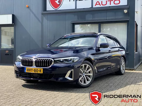 BMW 5-serie Touring 530e xDrive Luxury Line Panorama/Comfortstoelen/Adaptive/Massage